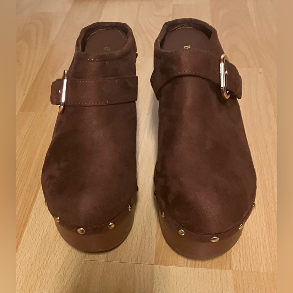 Brown Suede Studded High Heel Platform Clogs: Size 8 - Picture 3 of 5